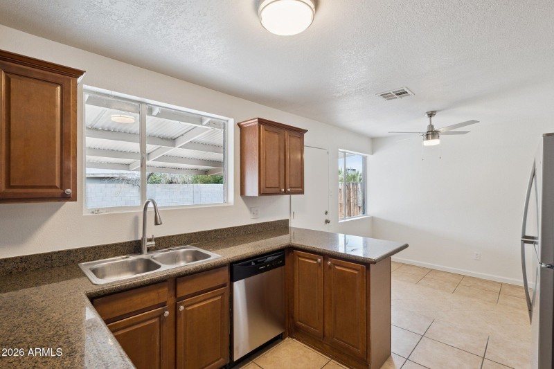 11-web-or-mls-4943-w-flower-st