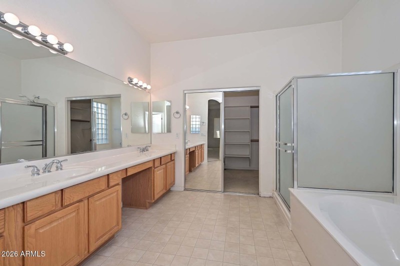 Master Bath+Walk in Closet