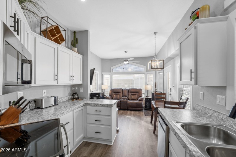 006__111 S Greenfield Rd unit 527