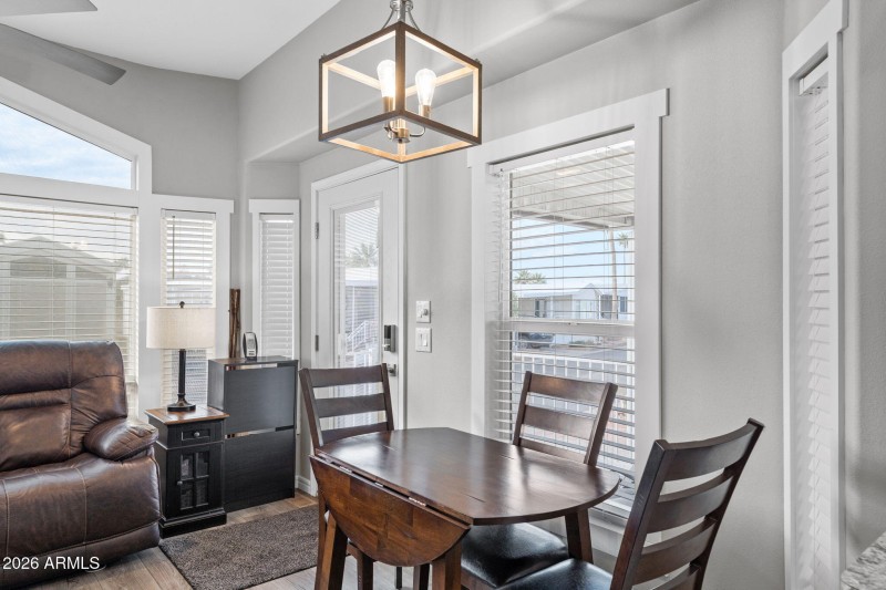 008__111 S Greenfield Rd unit 527