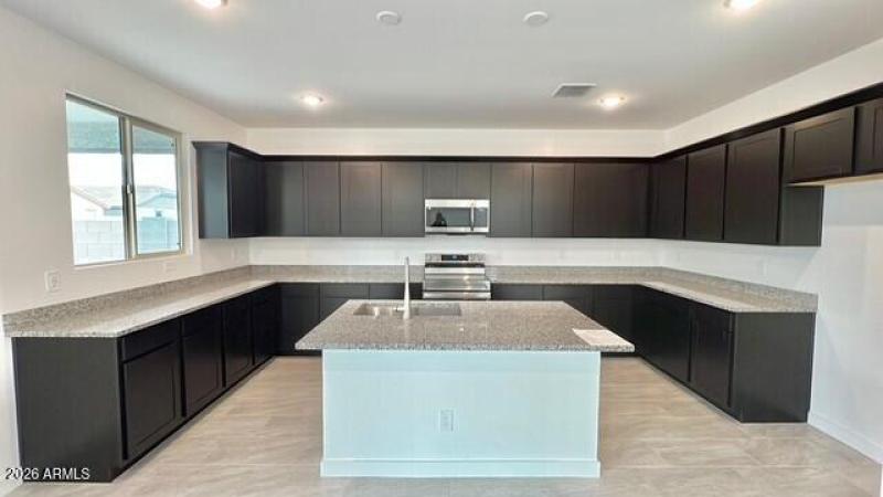 BR35 lot 165 Kitchen 1