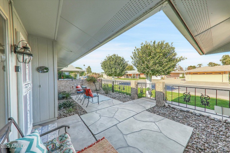 06-10825 W Caron Drive-6