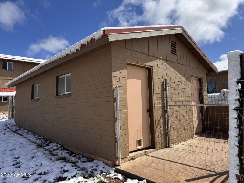 35 - Storage house (2)