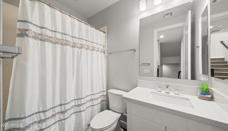 Shared Guest Bathroom