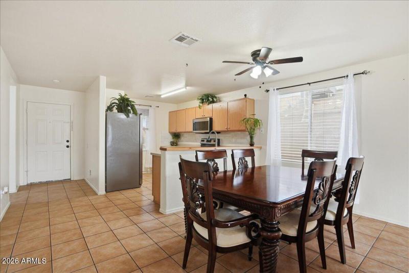 06-1825 W Renaissance Ave_RedHogMedia