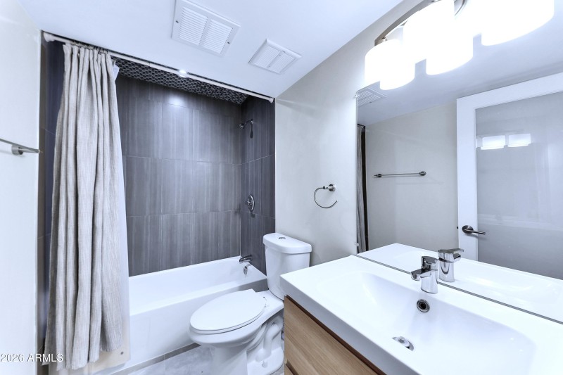 17 4600 N 68th St 342_13