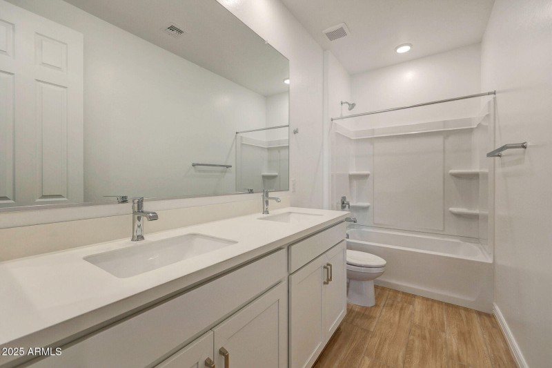 1188_Harbor_25817_Bath2