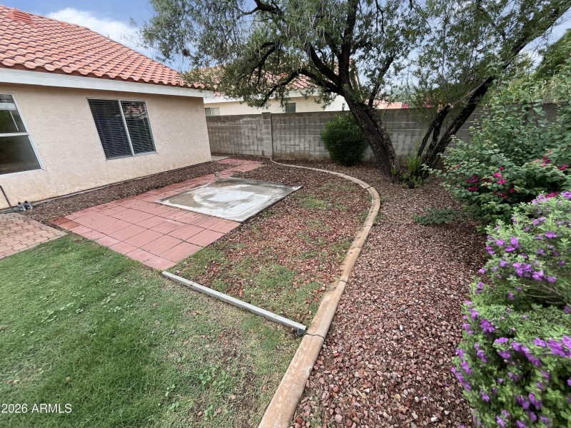 20 Backyard alt view