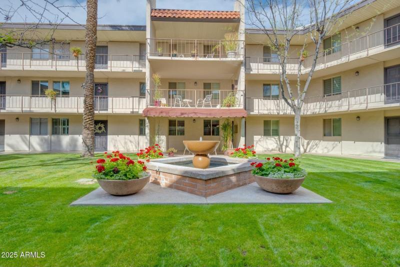 COMMUNITY COURTYARD