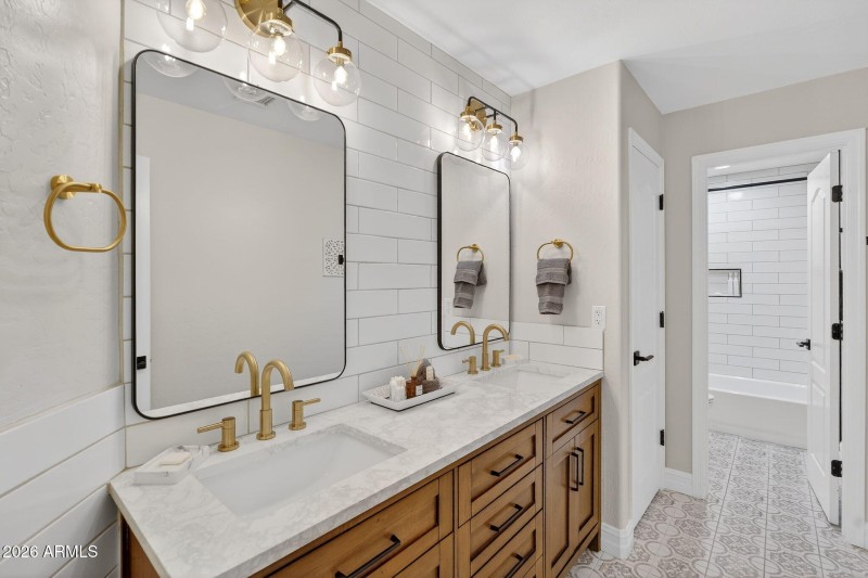 Bathroom | Double Vanity
