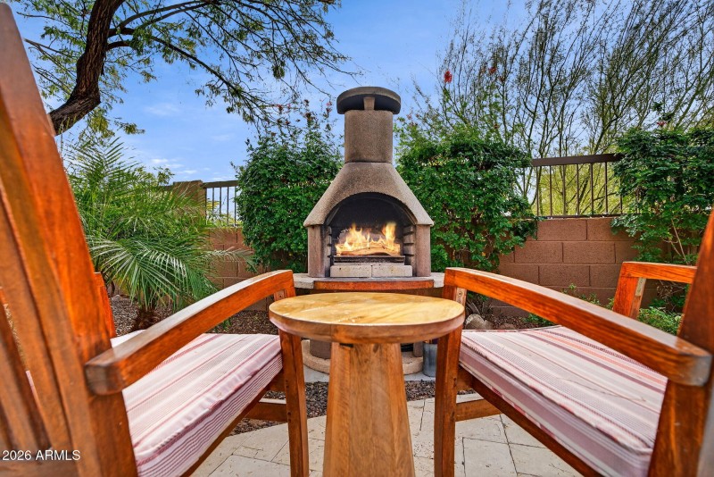 Outdoor Dining Area | Pizza Oven