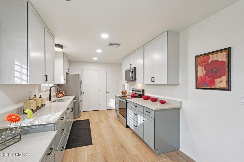 18-web-or-mls-W Cheryl Dr-S2501-018