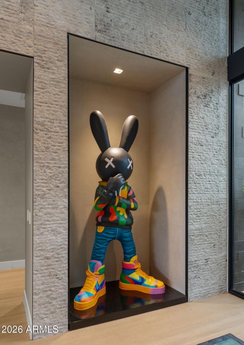 12-web-or-mls-Foyer Art Niche