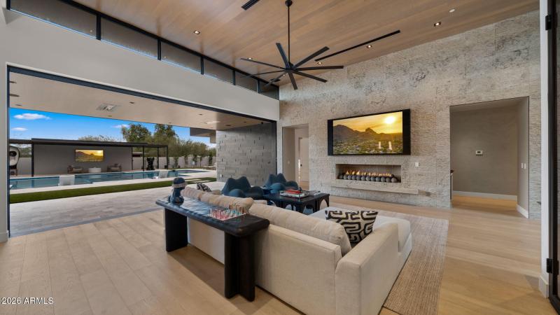 18-web-or-mls-Living Space4