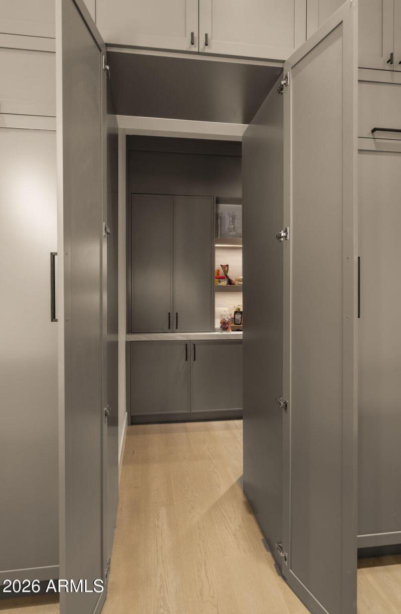 35-web-or-mls-Pantry5