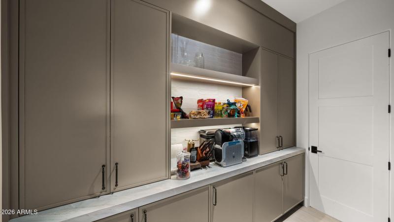 37-web-or-mls-Pantry3