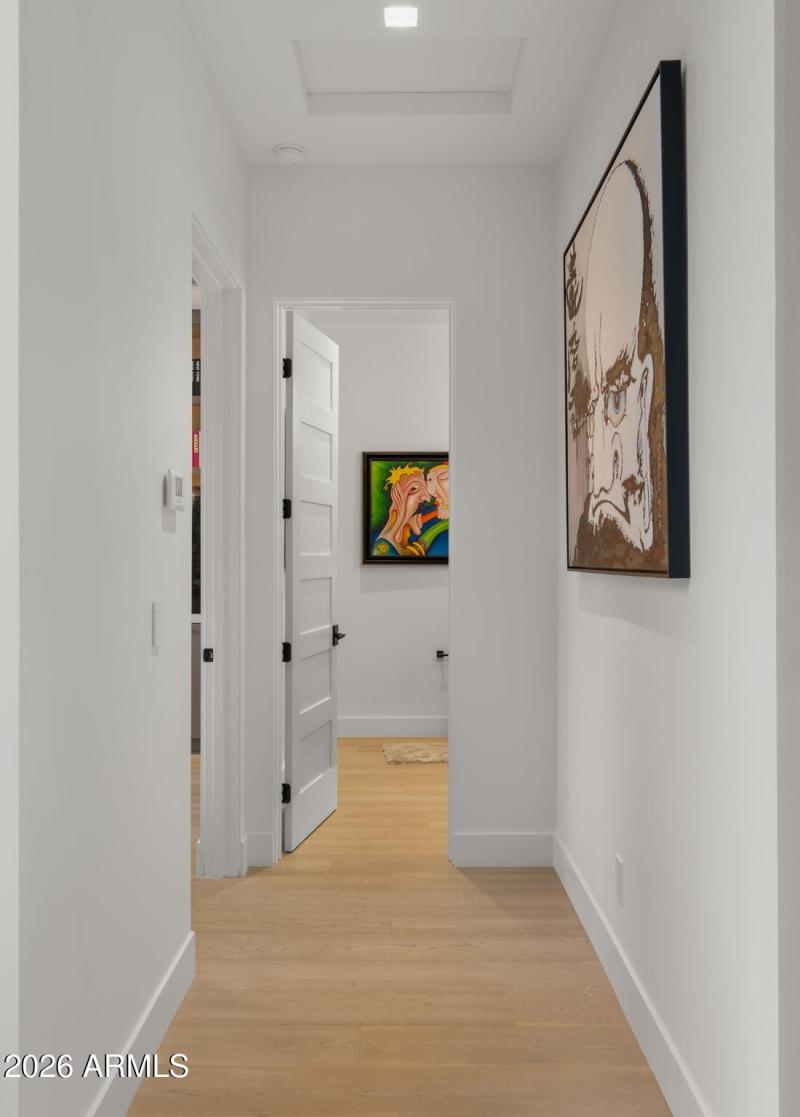 44-web-or-mls-Office Hallway