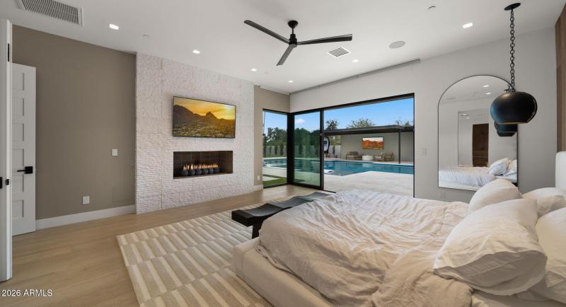 50-web-or-mls-Primary Bedroom5