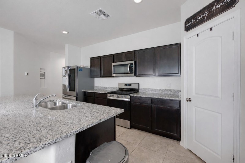 B9E84762-FA7B-427C-B8D0-F4E46F2E2A75