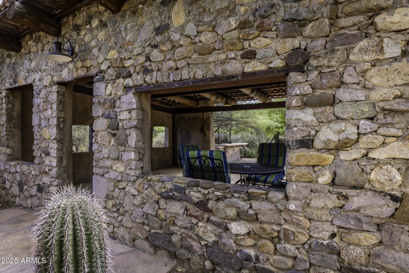 Lazy RC Ranch Rock House