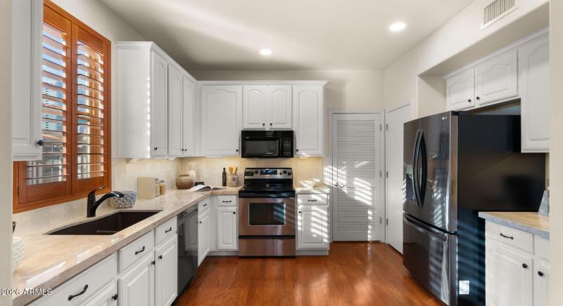 15-web-or-mls-Kitchen2