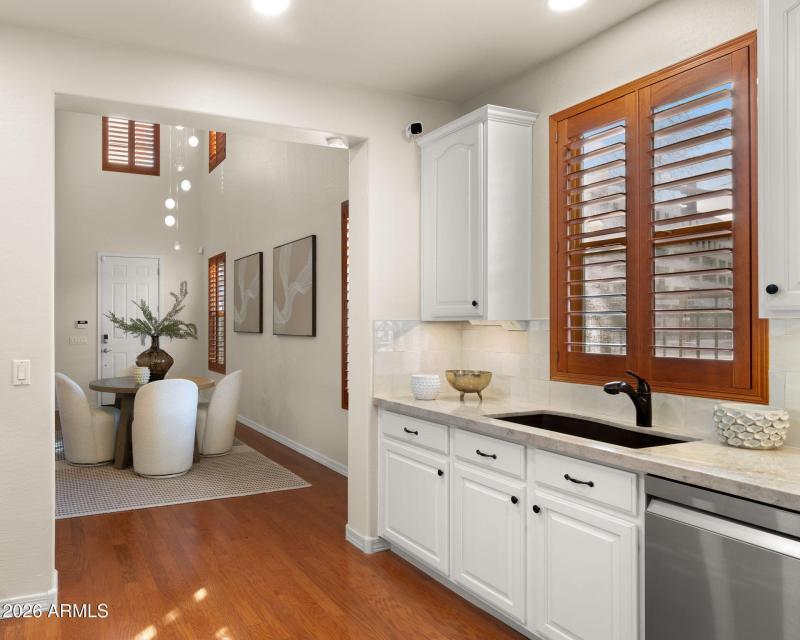 19-web-or-mls-Kitchen1