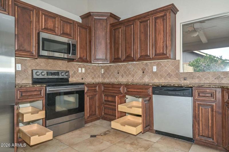 Kitchen-Slide-Outs
