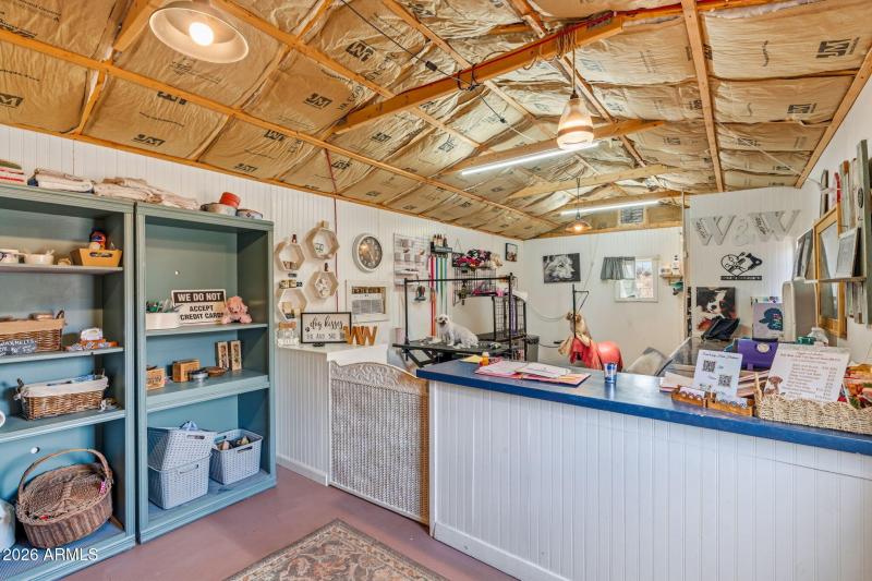 Workshop w/ Electric and water