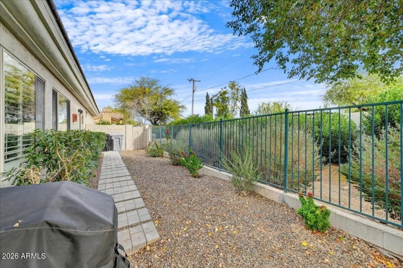 019_19Adjacent Greenbelt