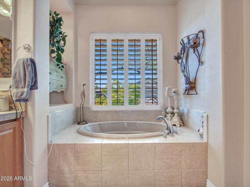 06-Primary-Suite-(11)