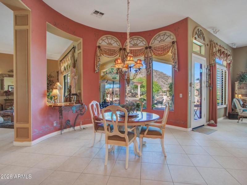 07-Breakfast-nook-(2)