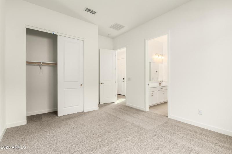 27 - Desert Hollow 15832