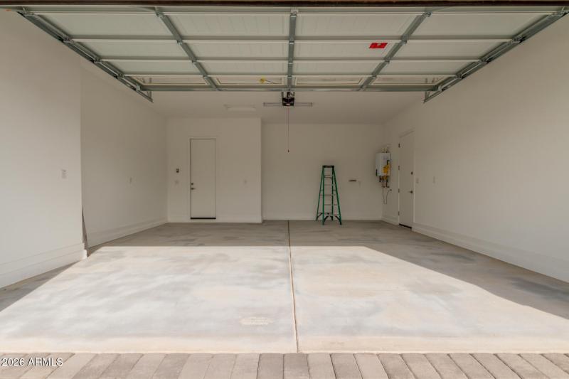 31 - Desert Hollow 15832