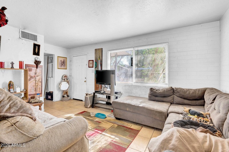 8-custom-1410 W Cheryl Dr-8