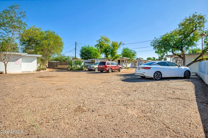 19-custom-1410 W Cheryl Dr-19