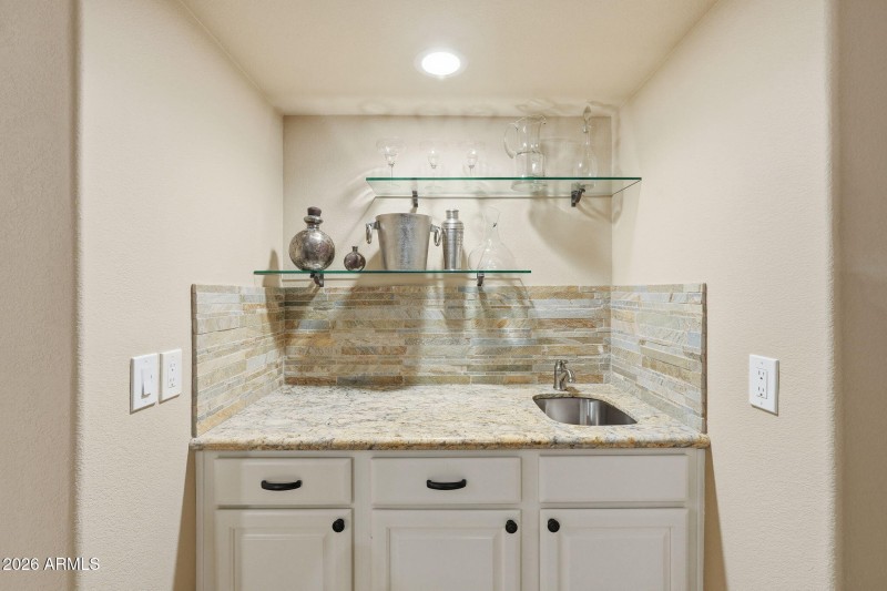 large-019bf8d0-14e4-71ff-9ebb-83f0b58cc9