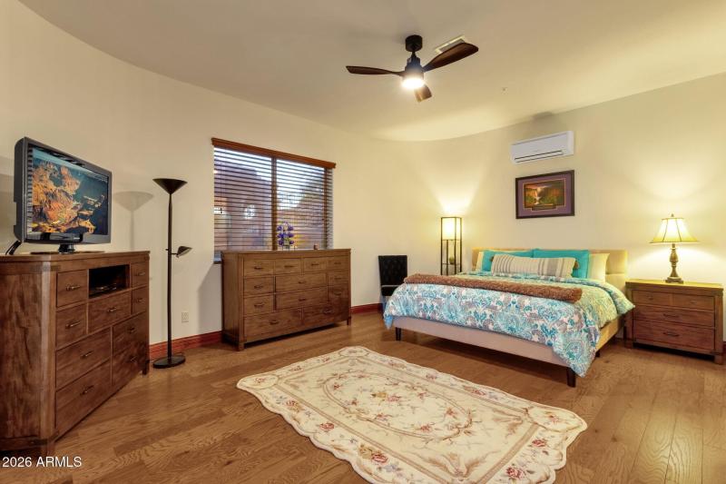 048_LL Primary Bedroom