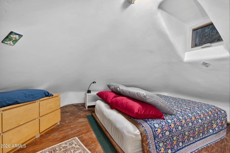 Guest house upper bedroom