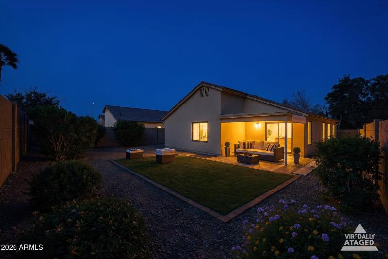 02-Rear Exterior (virtual twilight)