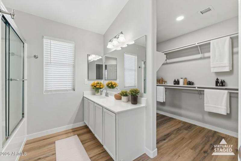 30-Primary Bathroom (virtually staged)