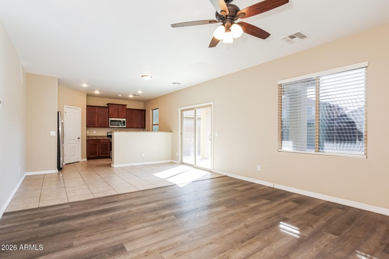 004-photo-living-room-15036954