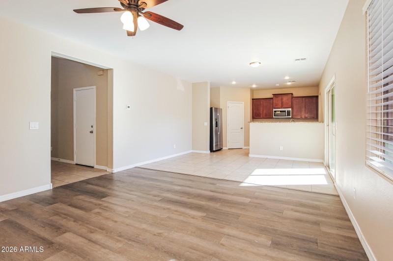 005-photo-living-room-15036956