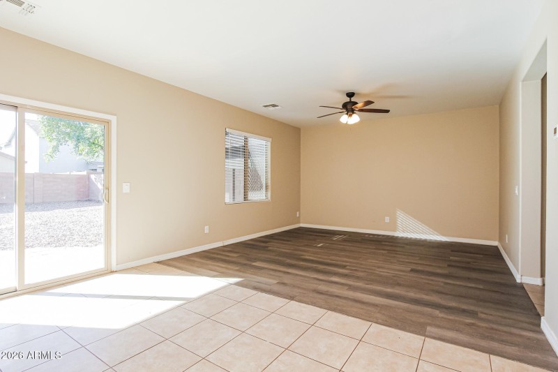 006-photo-living-room-15036957