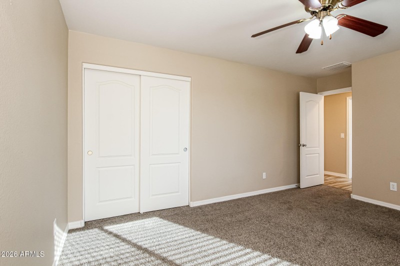 016-photo-bedroom-15036950