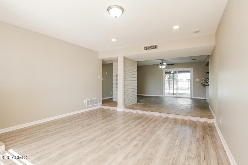 003-photo-living-room-15047644