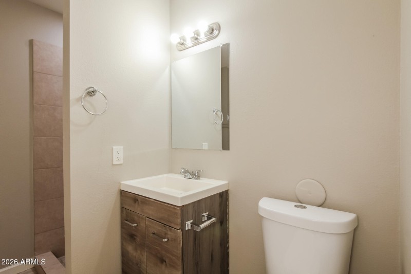 012-photo-main-bathroom-15047638