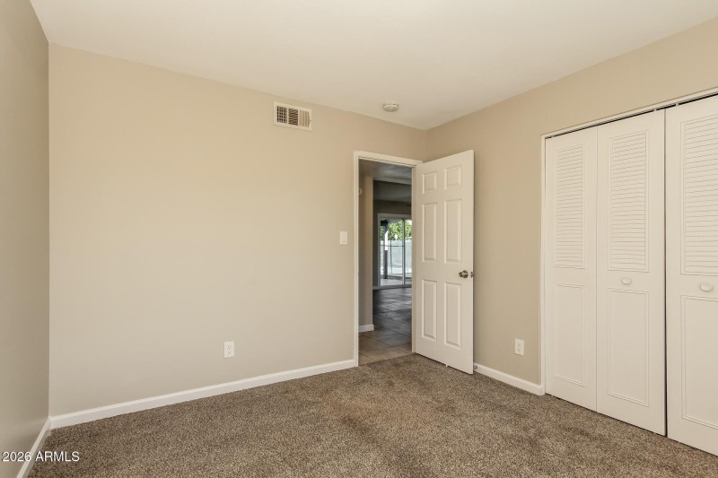 014-photo-bedroom-15047632