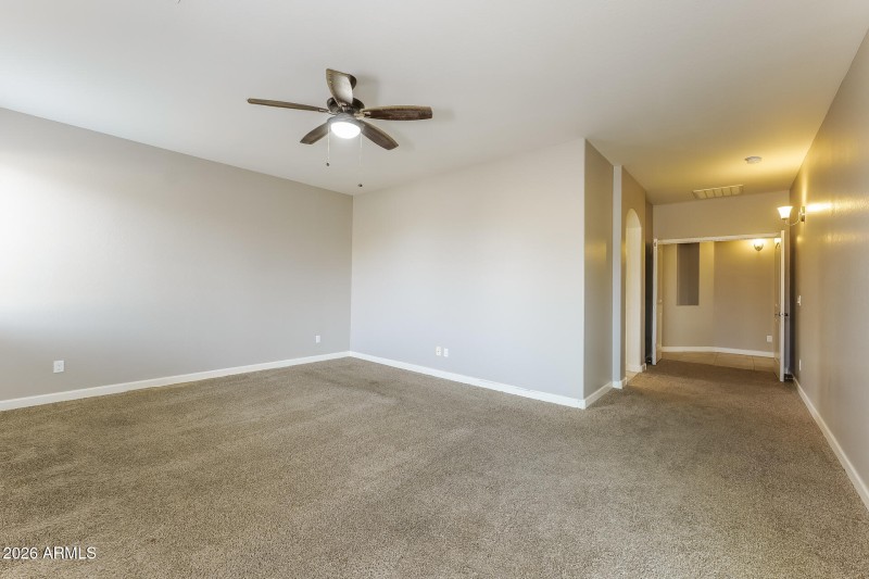 010-photo-main-bedroom-15112958