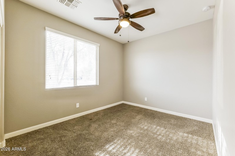 015-photo-bedroom-15112944