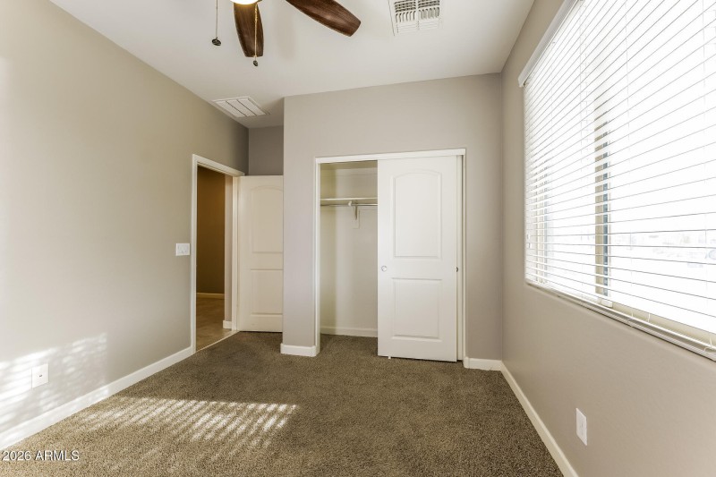 016-photo-bedroom-15112946